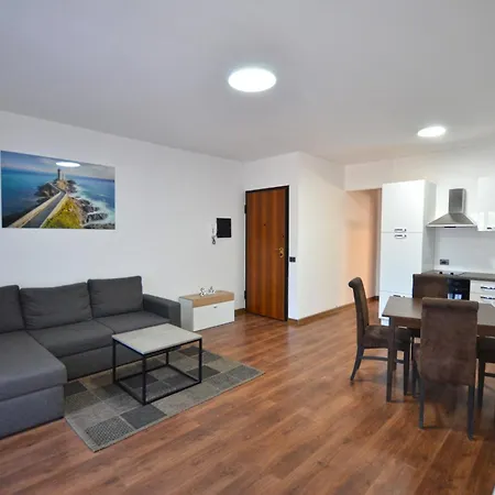 La Luna Sa Terasom I Parkingom Apartamento