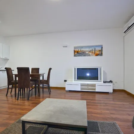 La Luna Sa Terasom I Parkingom Apartment Rovinj