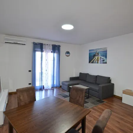 Апартаменты La Luna Sa Terasom I Parkingom